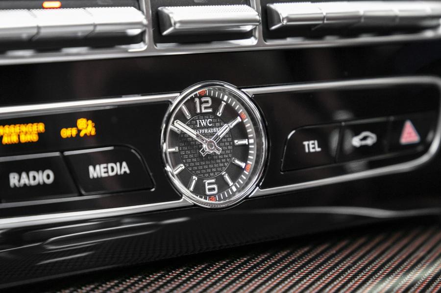 Детали интерьера Mercedes-AMG G63 Edition #1 (W463) 2018 года  (UK) (фото 14 из 24)
